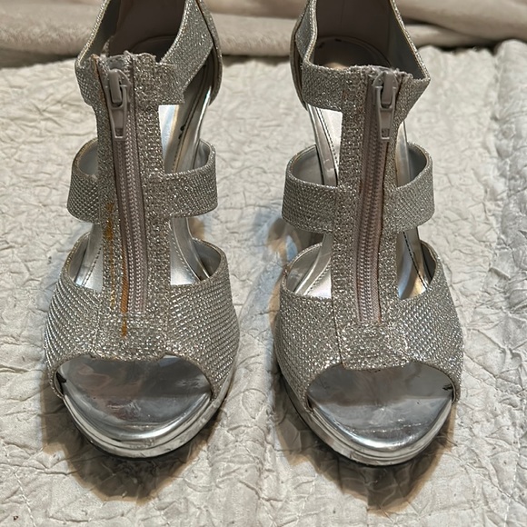 Fioni formal wear silver heels. Size 8.5 - Picture 1 of 5